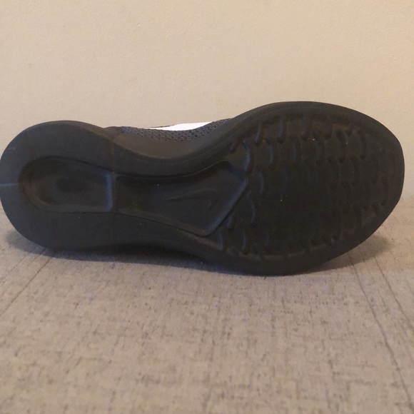 Women’s Nike Duel Racer sneaker - Picture 4 of 4